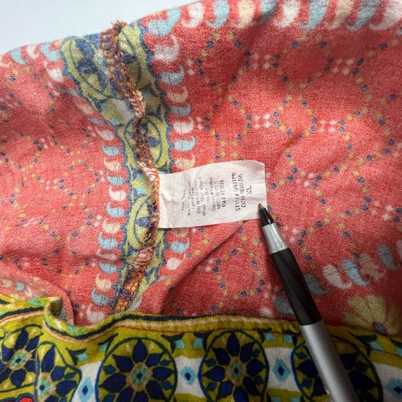 Renee C Linscott Crew Neck split back sleeveless Top size XL color multicolor - Picture 6 of 7